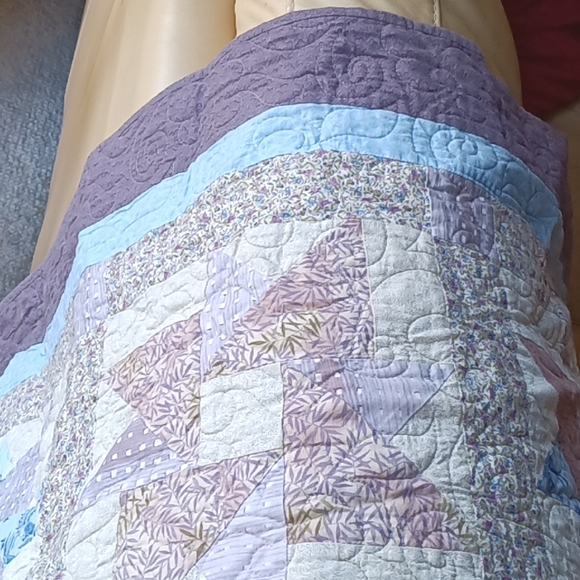 SALE Handcrafted professional quilt star design - Picture 3 of 7